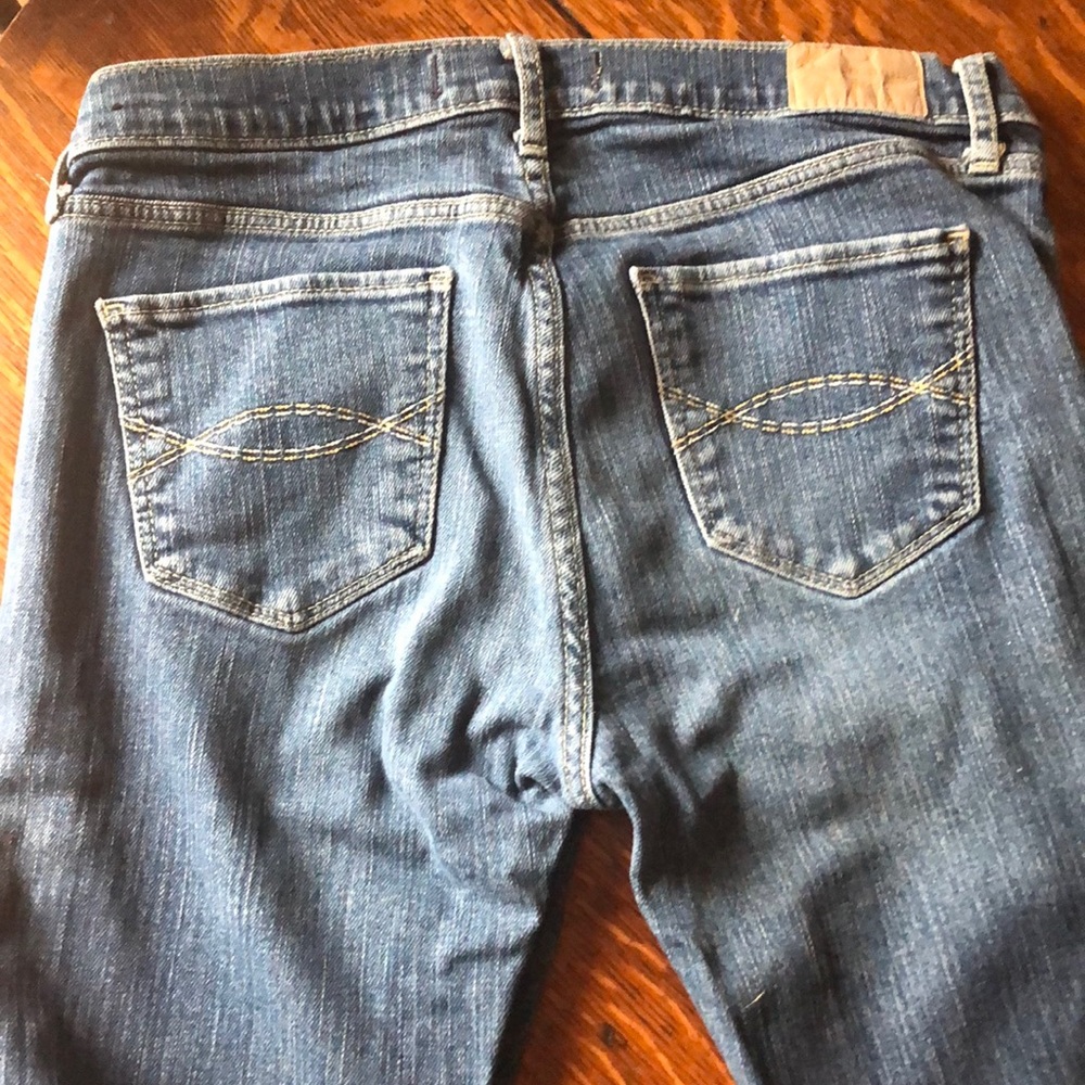 Abercrombie & Finch sz 8 long straight leg jeans.
